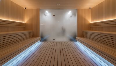 Benimmregeln Gay Sauna: Etikette für Darkroom-Einsteiger